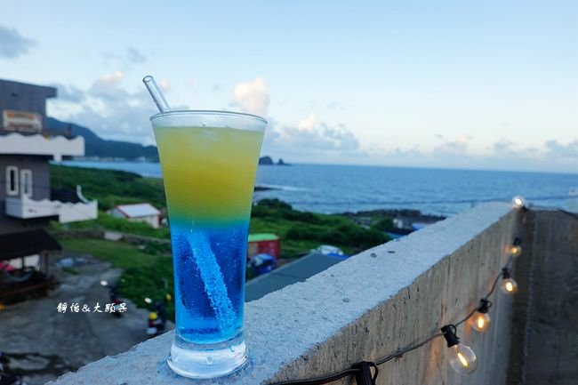 蘭嶼海景餐廳 ❙ 十一鄰 ❙ 看海小酌超chill、頹廢工業風 露天海景酒吧!