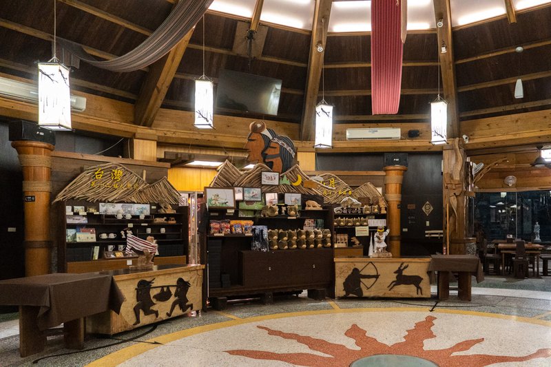 太魯閣山月村，峽谷中的小木屋，體驗部落文化與生態之美！
