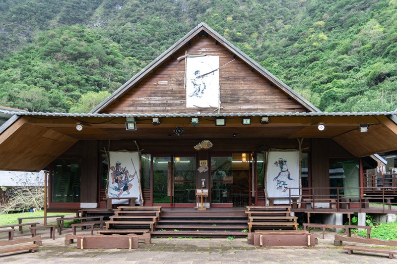 太魯閣山月村，峽谷中的小木屋，體驗部落文化與生態之美！