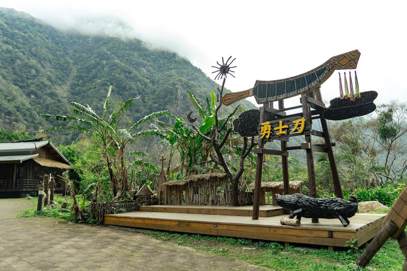太魯閣山月村，峽谷中的小木屋，體驗部落文化與生態之美！