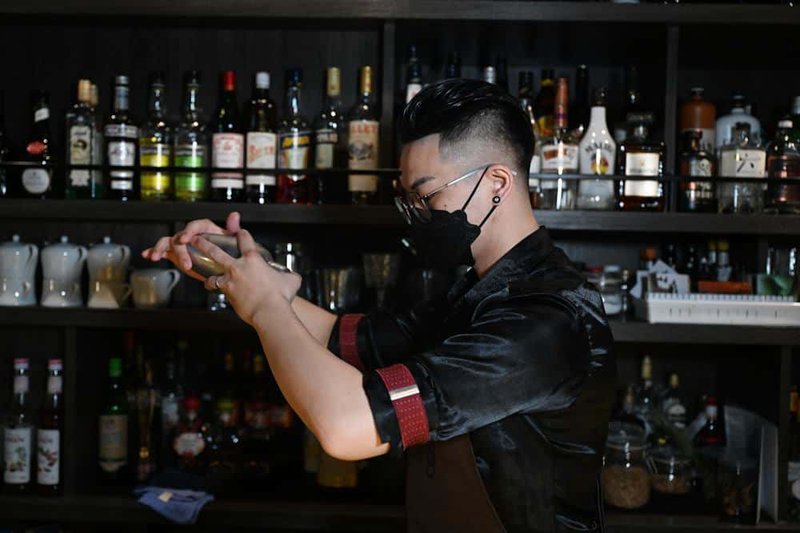 高雄餐酒館 眺望港灣夜色、特色調酒、輕食、小酌的好去處！