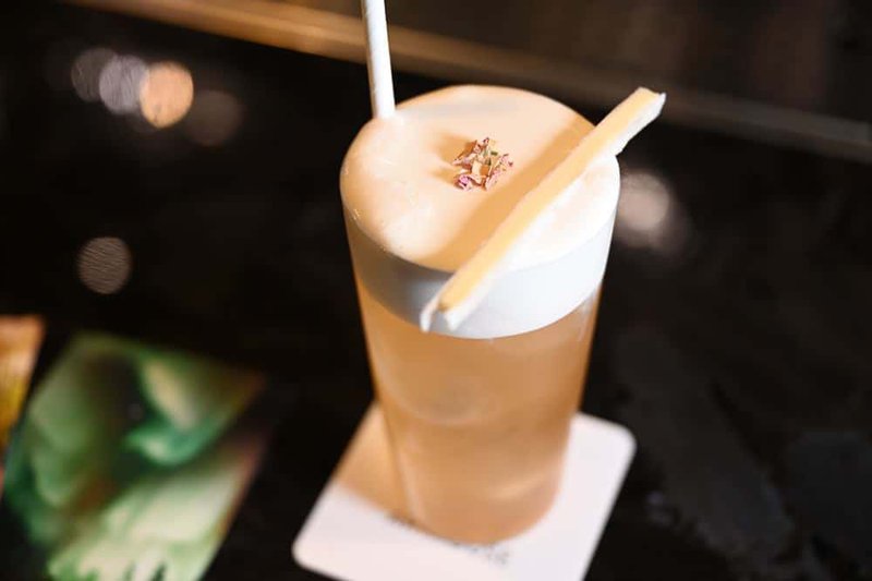 高雄餐酒館 眺望港灣夜色、特色調酒、輕食、小酌的好去處！