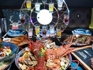 台南美食。天馬星空餐酒館、龍蝦拼盤、飛飛摩天輪！