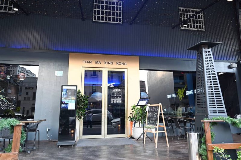 台南美食。天馬星空餐酒館、龍蝦拼盤、飛飛摩天輪！