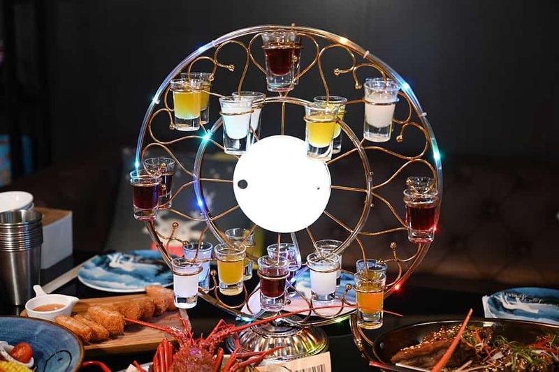 台南美食。天馬星空餐酒館、龍蝦拼盤、飛飛摩天輪！