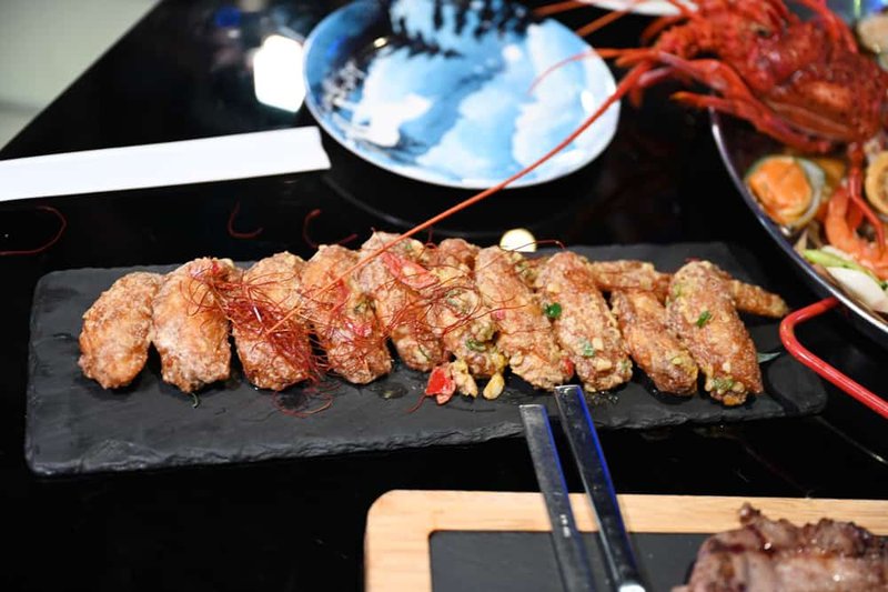 台南美食。天馬星空餐酒館、龍蝦拼盤、飛飛摩天輪！
