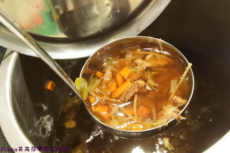 米塔炙燒牛排專門店，濕式熟成牛肉、鐵板排餐、半自助式吃到飽 X 來去約會吃牛排