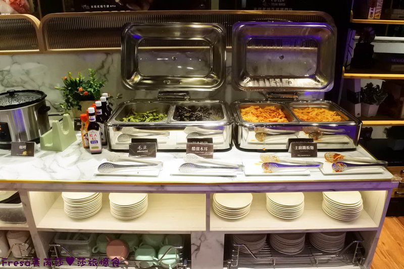 米塔炙燒牛排專門店，濕式熟成牛肉、鐵板排餐、半自助式吃到飽 X 來去約會吃牛排