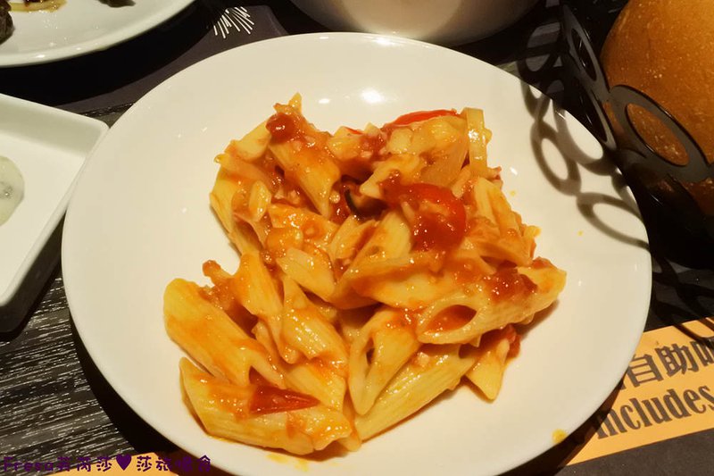 米塔炙燒牛排專門店，濕式熟成牛肉、鐵板排餐、半自助式吃到飽 X 來去約會吃牛排