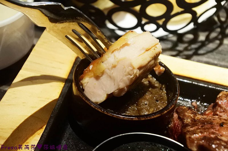 米塔炙燒牛排專門店，濕式熟成牛肉、鐵板排餐、半自助式吃到飽 X 來去約會吃牛排