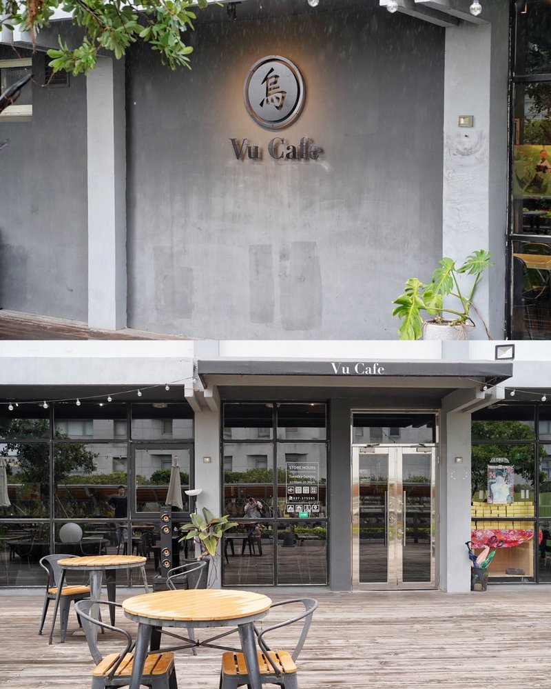 黑色系料理，給你全新的感官味覺新體驗！烏色炸雞翅、烏色鬆餅、烏色鳳梨酥，更還有黑色系義大利麵！