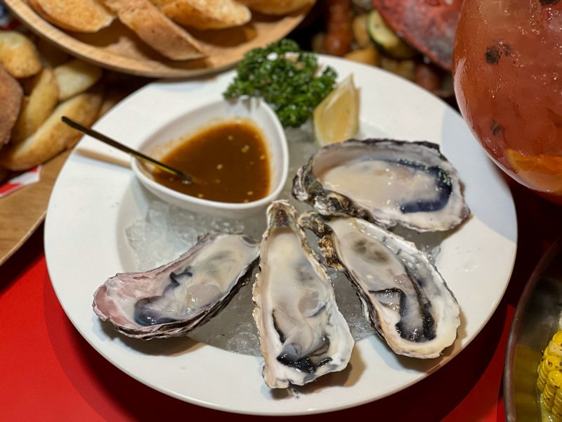 墾丁大街隱藏版之霸氣波賽頓手抓海鮮，豪邁大口吃鮮味海鮮、狂歡聚餐推薦！