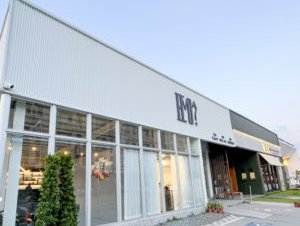 台南酒吧「EMO? 餐酒/美髮/美甲」今天EMO了嗎？情緒轉換餐酒館！