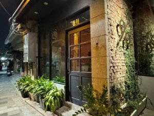 台南餐酒館「漫草玖零」隱身巷內的老宅酒吧！穿越時空的美味微醺！