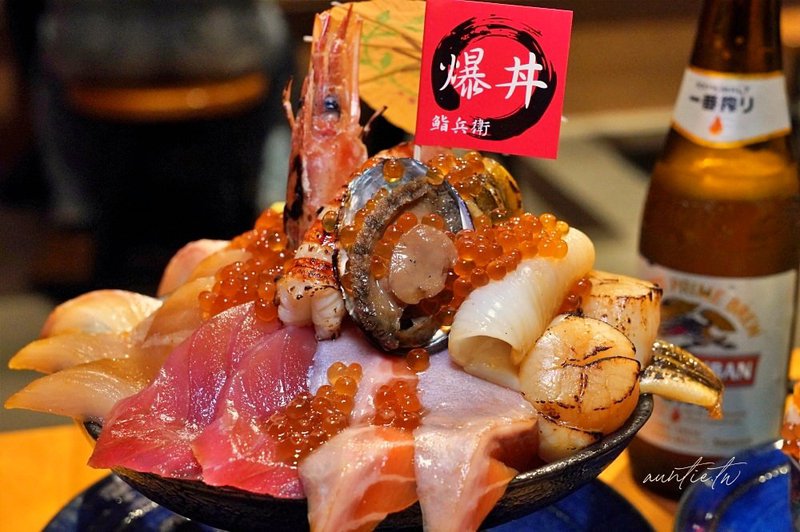 鮨兵衛暴丼專賣店，滿到不知從何吃起的浮誇系超新鮮海鮮丼！宜蘭必吃海鮮丼