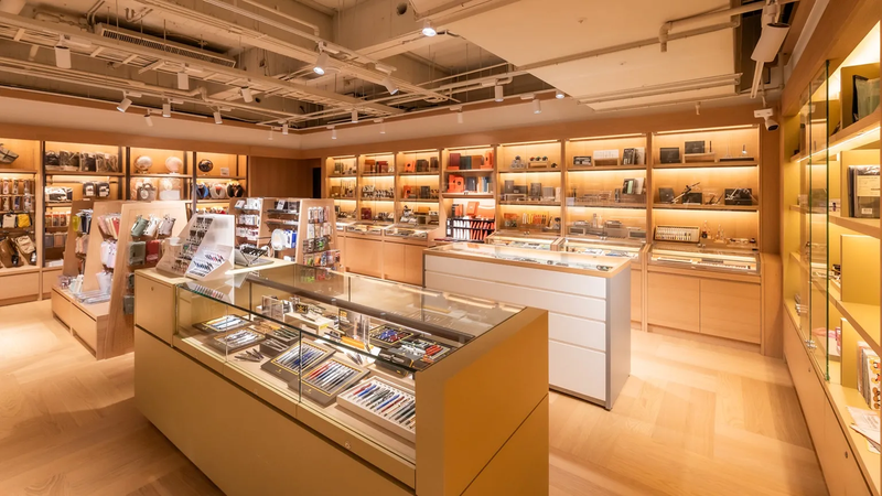 文具館精選歐美日數十家經典文具品牌，12月起將推出店中店工作坊。