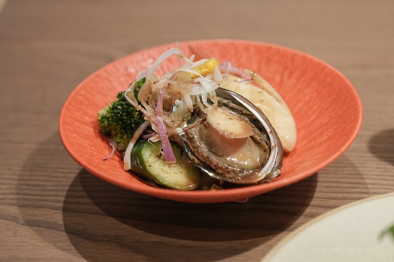 鮨 吟川 日式料理｜在幽靜的環境中品嚐主廚以時令食材變化出一道道精緻無菜單料理