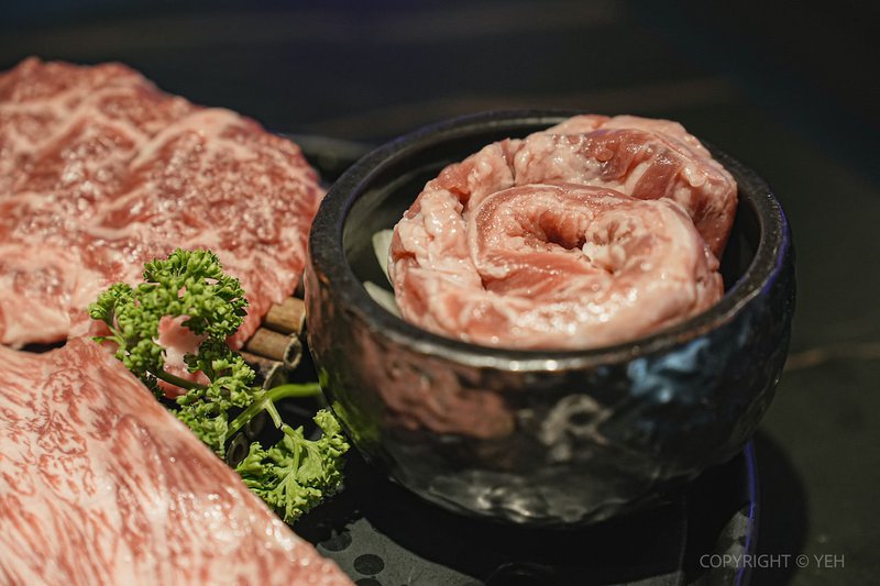 山上走走 日式無菜單燒肉專門店｜宛如置身海底隧道享用燒肉料理