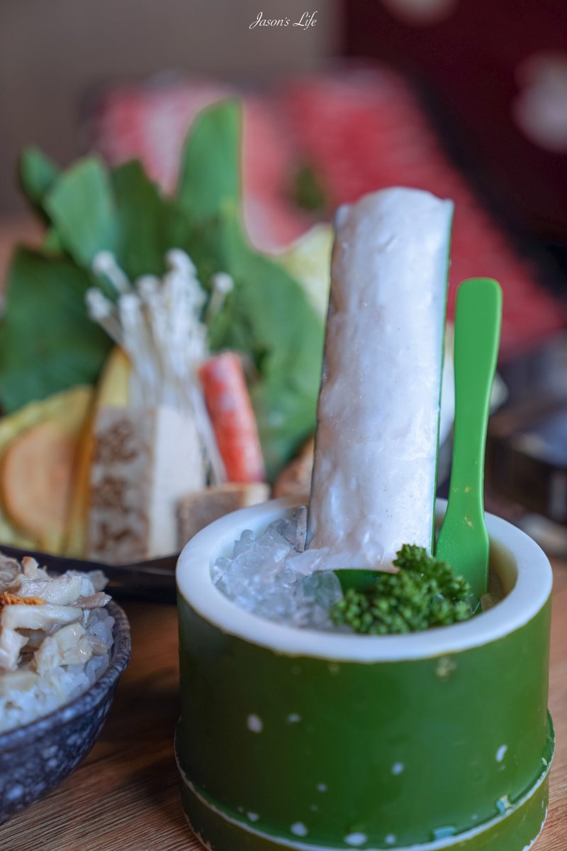 燒瓶子。大肆の鍋(彰化店)。個人鴛鴦鍋，多種冰淇淋免費供應，宵夜場至凌晨3點