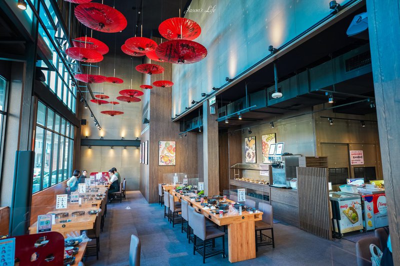 燒瓶子。大肆の鍋(彰化店)。個人鴛鴦鍋，多種冰淇淋免費供應，宵夜場至凌晨3點